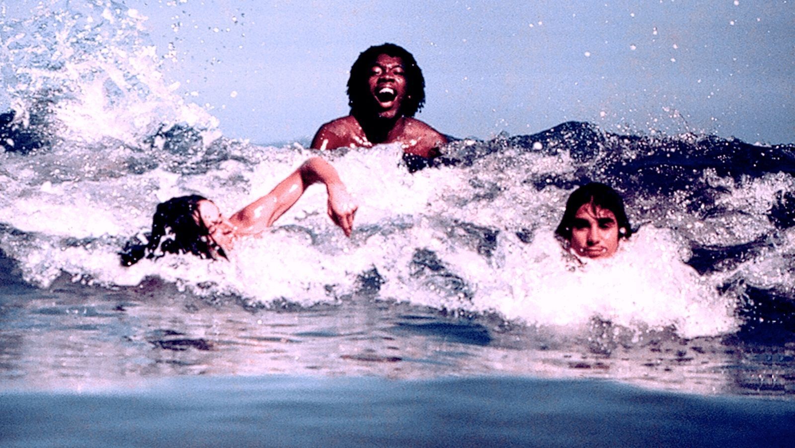 Beto Guedes, Milton Nascimento, and Lô Borges swimming